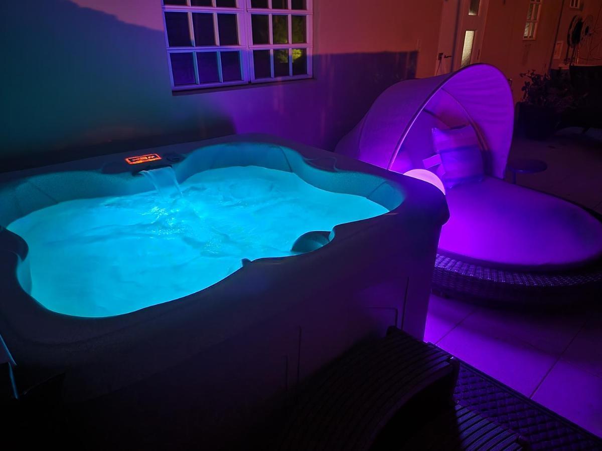 Luxury Retreat With Private Jacuzzi And Mountain Views Free Parking Apartment Ponce Exterior foto
