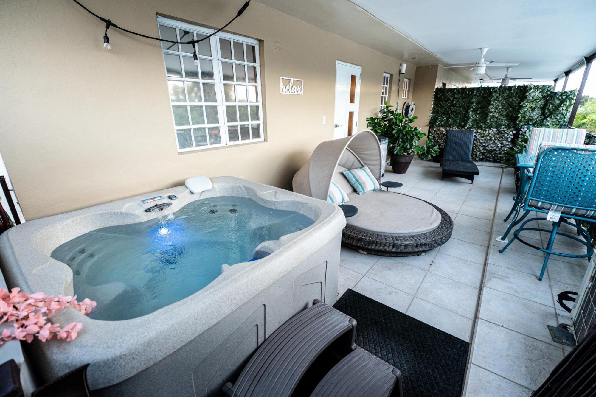 Luxury Retreat With Private Jacuzzi And Mountain Views Free Parking Apartment Ponce Exterior foto